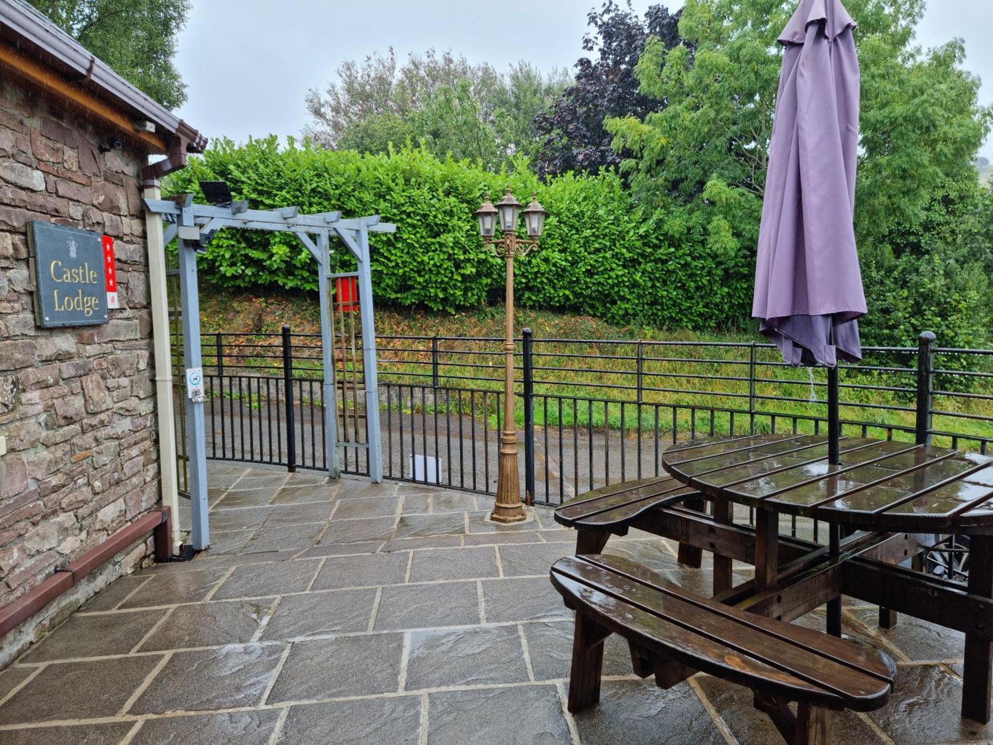 Castle Lodge - Brecon Beacons Accommodation Sennybridge Esterno foto